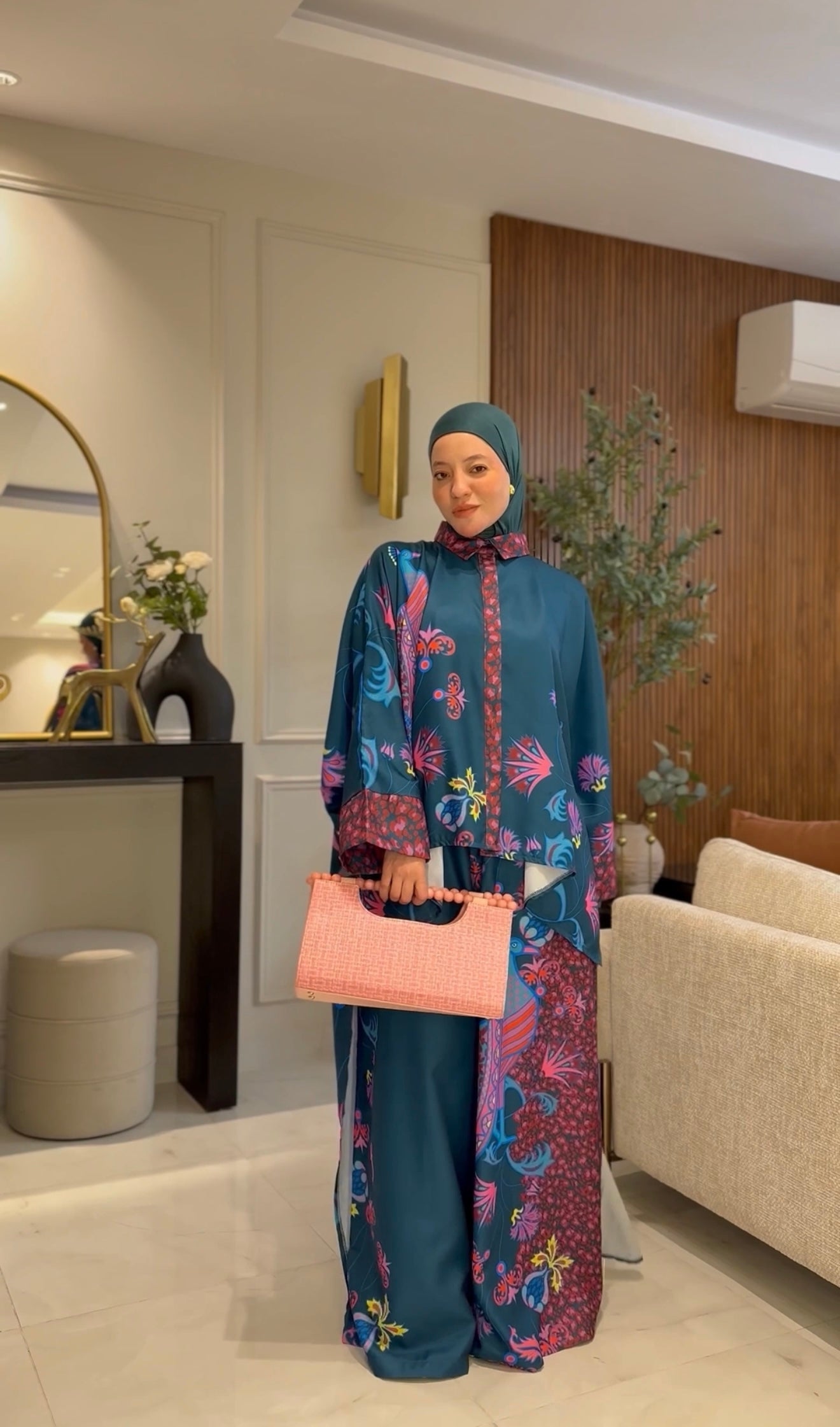 Queen Tawoos Linen Set