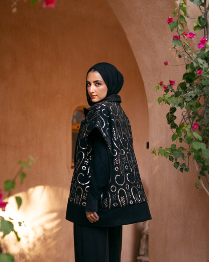 Model wearing The Show Off – Black from Pose Winter '27 – view 8