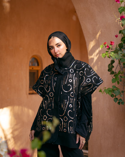 Model wearing The Show Off – Black from Pose Winter '27 – view 9