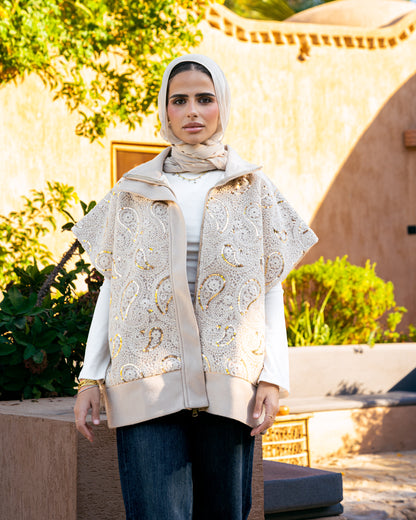 Model wearing The Show Off – Offwhite from Pose Winter '27
